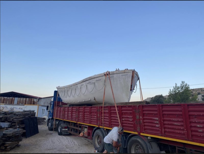 Kurtuluş Vinç ile dorse üzerinde tekne taşıma