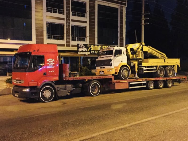 Lowbed tır ile vinçli kamyon taşıma